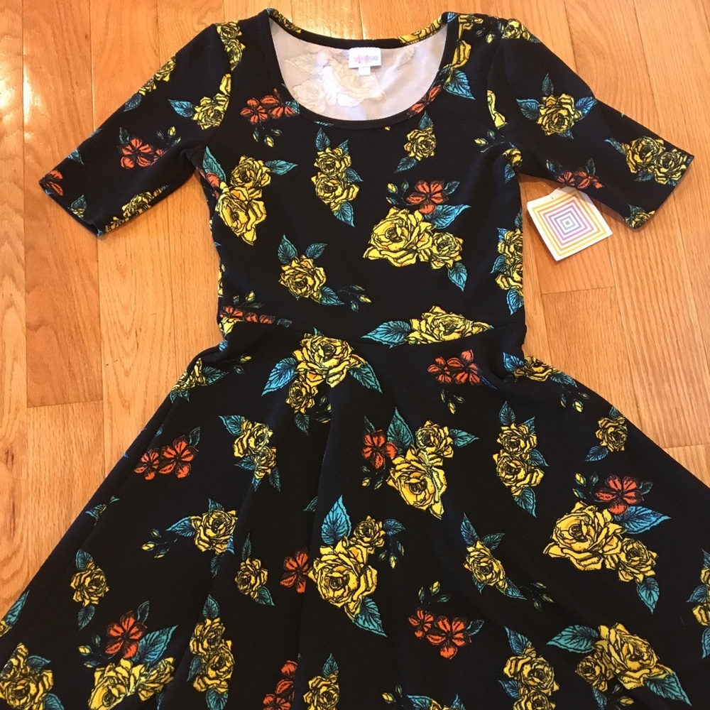 LuLaRoe medium yellow rose Nicole BNWT